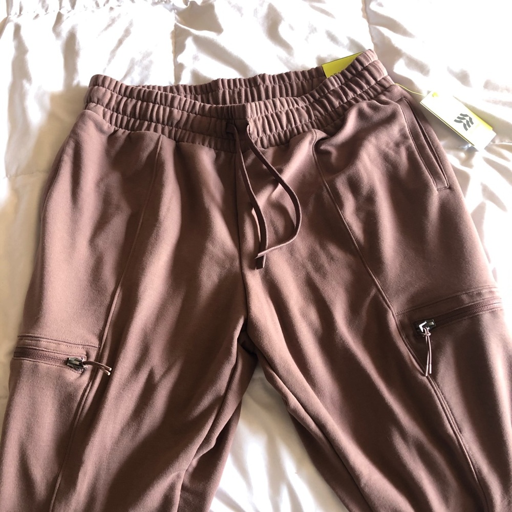 NWOT Mid-Rise Cargo Jogger Pants 26" All in Motion